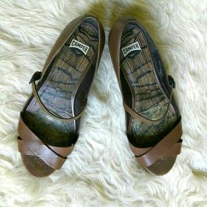 Camper strapy platform